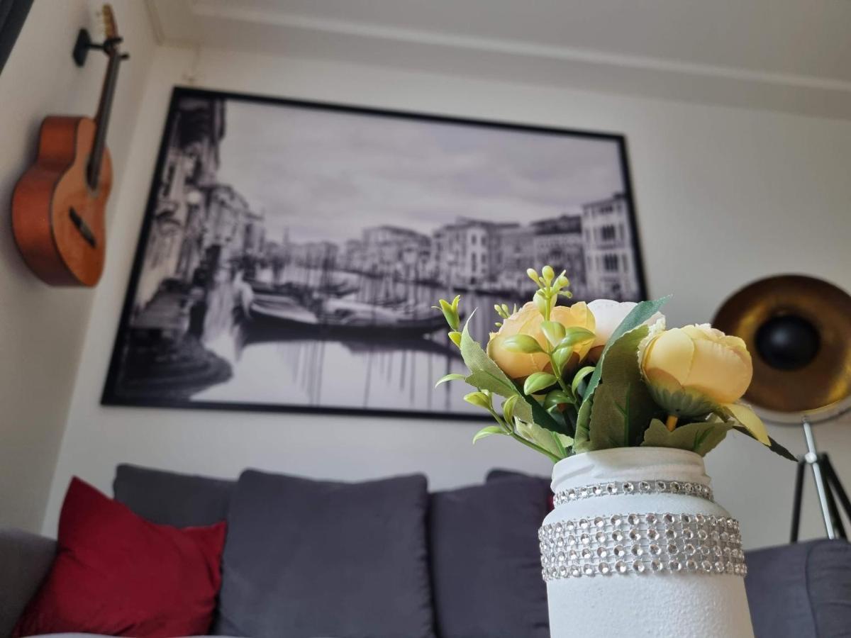 Flora Apartman Apartment Seghedin Exterior foto