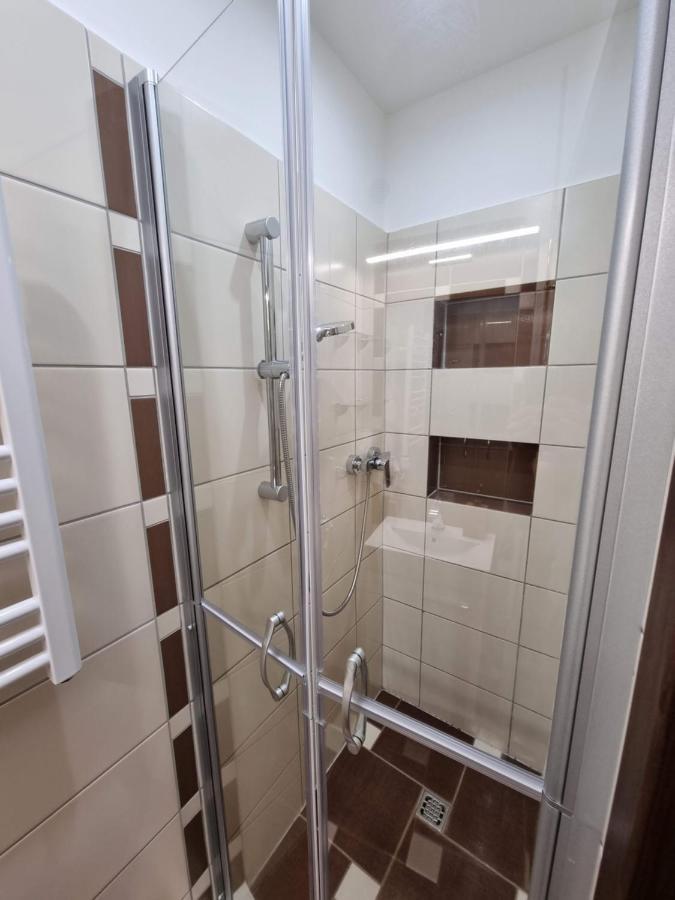 Flora Apartman Apartment Seghedin Exterior foto