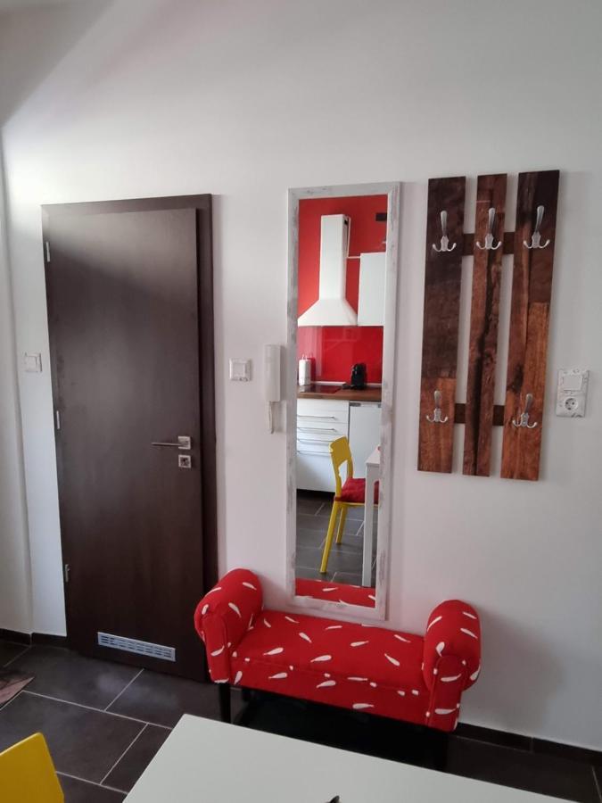 Flora Apartman Apartment Seghedin Exterior foto